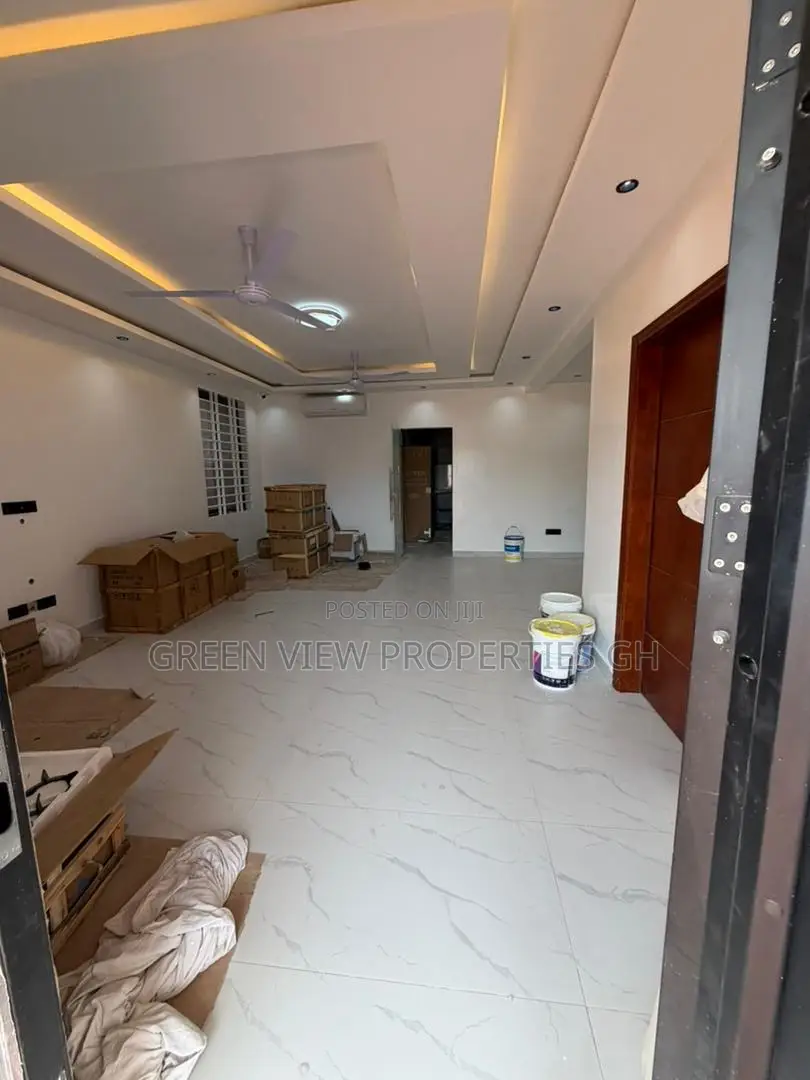 5bdrm Duplex in Dansoman for sale in Dansoman