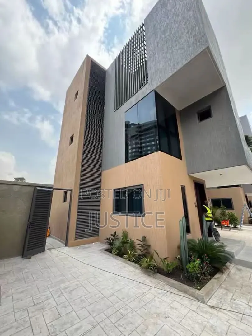 4bdrm House in Airport Residential for sale in Airport Residential Area