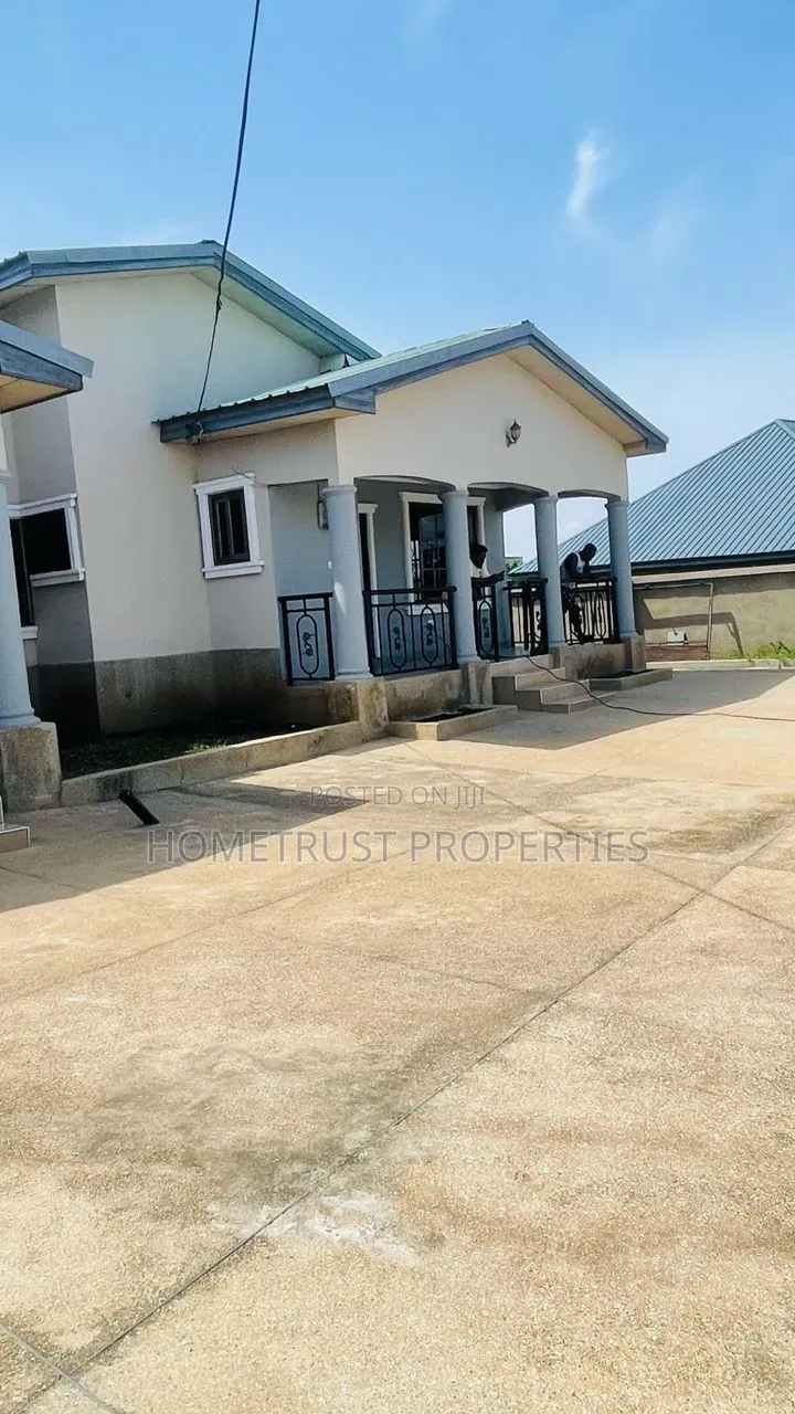 2bdrm House in Hometrust Properties, Ablekuma for rent in Ablekuma