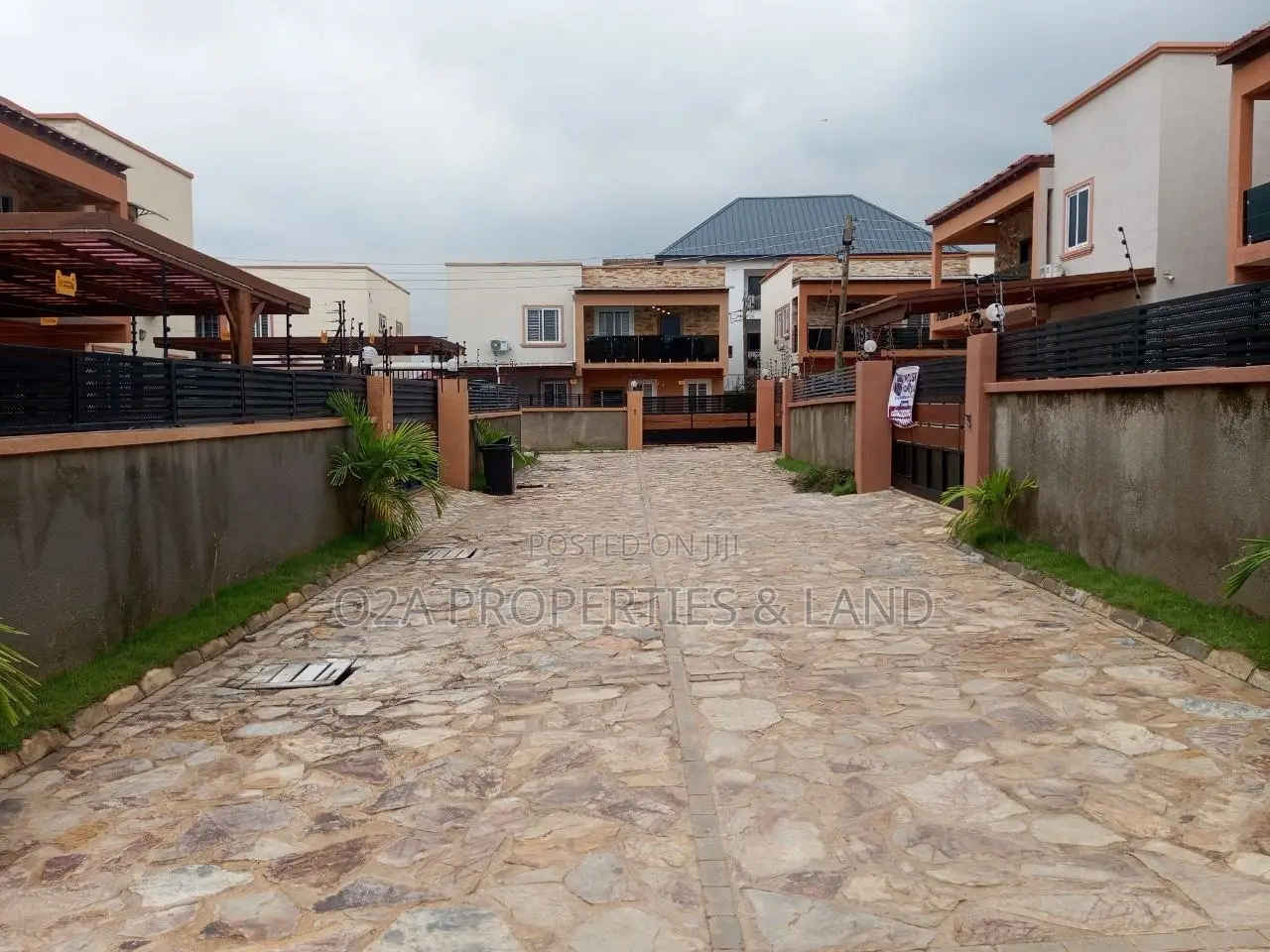 3bdrm Townhouse / Terrace in Achimota, Mile 7 for rent in Mile 7