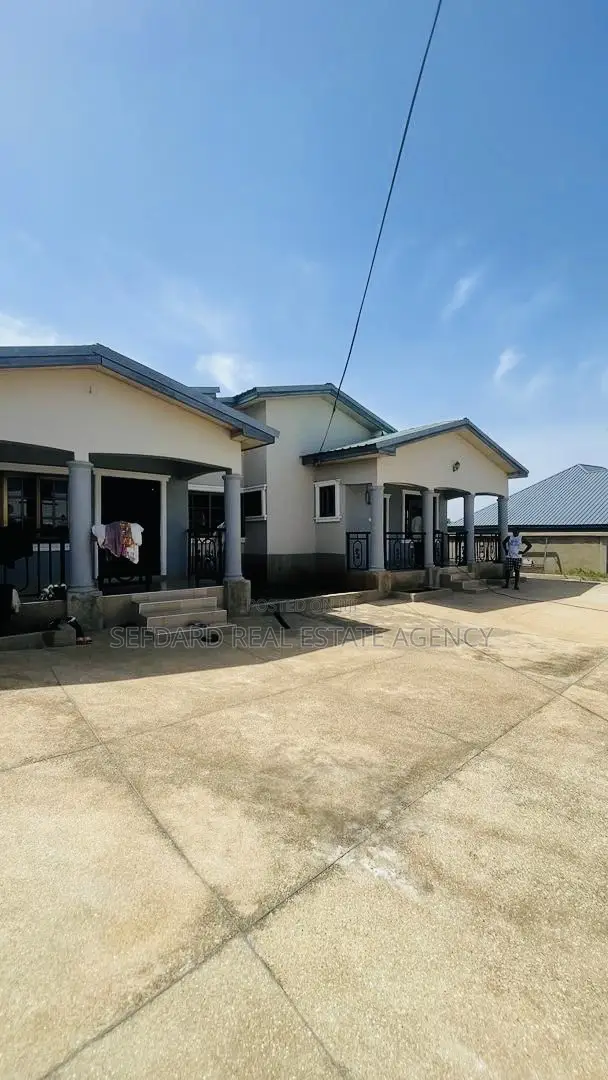 2bdrm Apartment in Sefdard Properties, Pokuase for rent in Pokuase