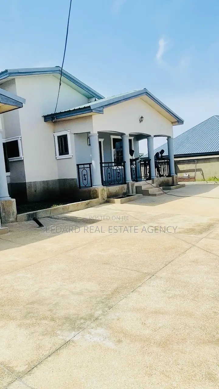 2bdrm Apartment in Sefdard Properties, Pokuase for rent in Pokuase