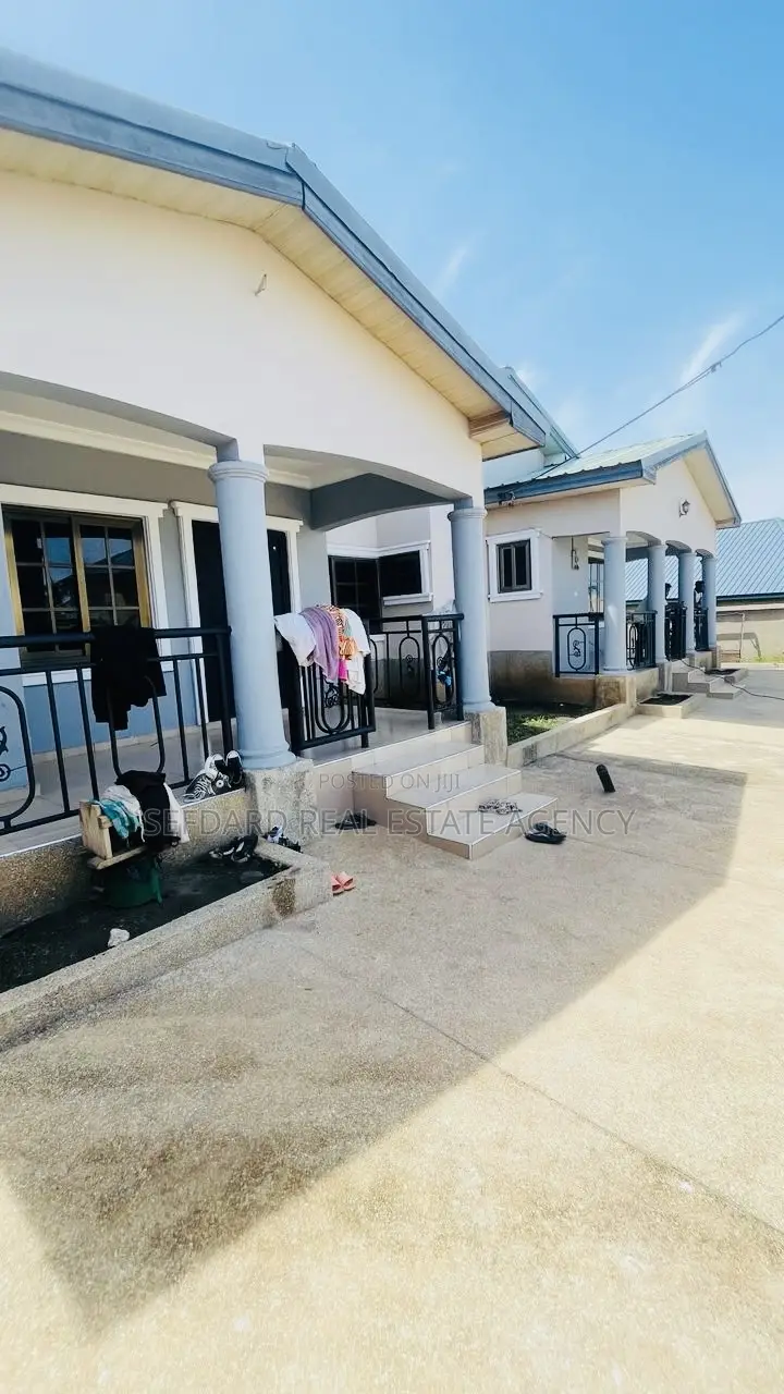 2bdrm Apartment in Sefdard Properties, Pokuase for rent in Pokuase