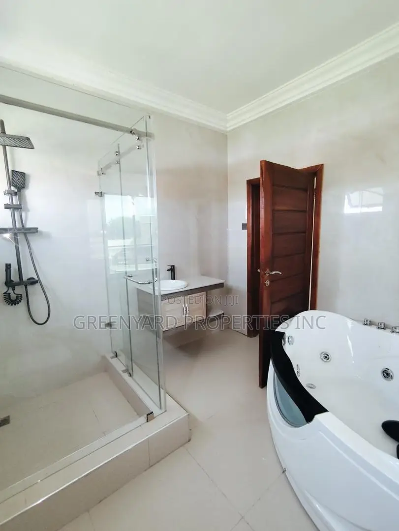 4bdrm House in A&C, East Legon for rent in East Legon