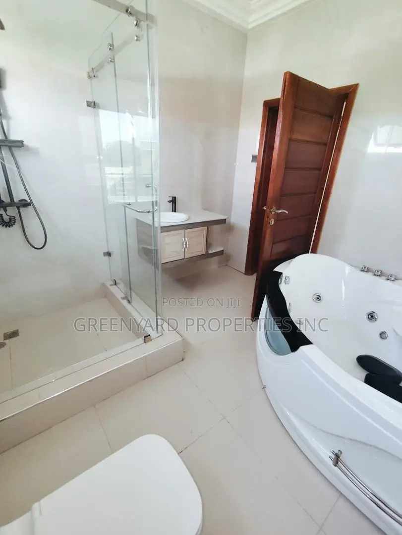 4bdrm House in A&C, East Legon for rent in East Legon