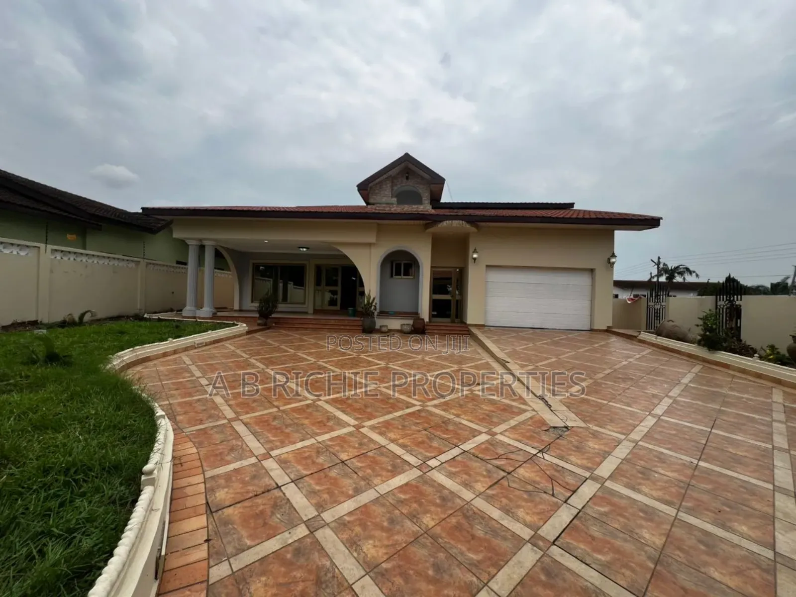 5bdrm Bungalow in Ab Richie Properties, Police Station for rent in Police Station