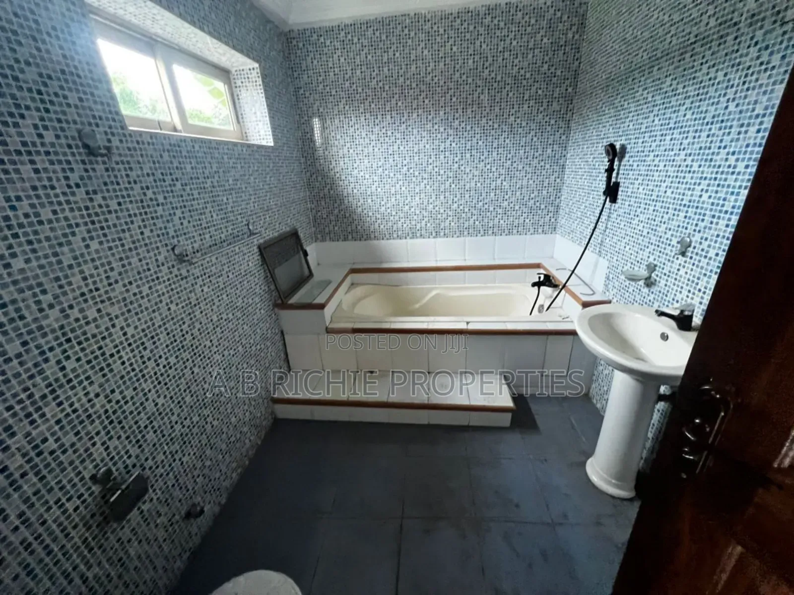 5bdrm Bungalow in Ab Richie Properties, Police Station for rent in Police Station