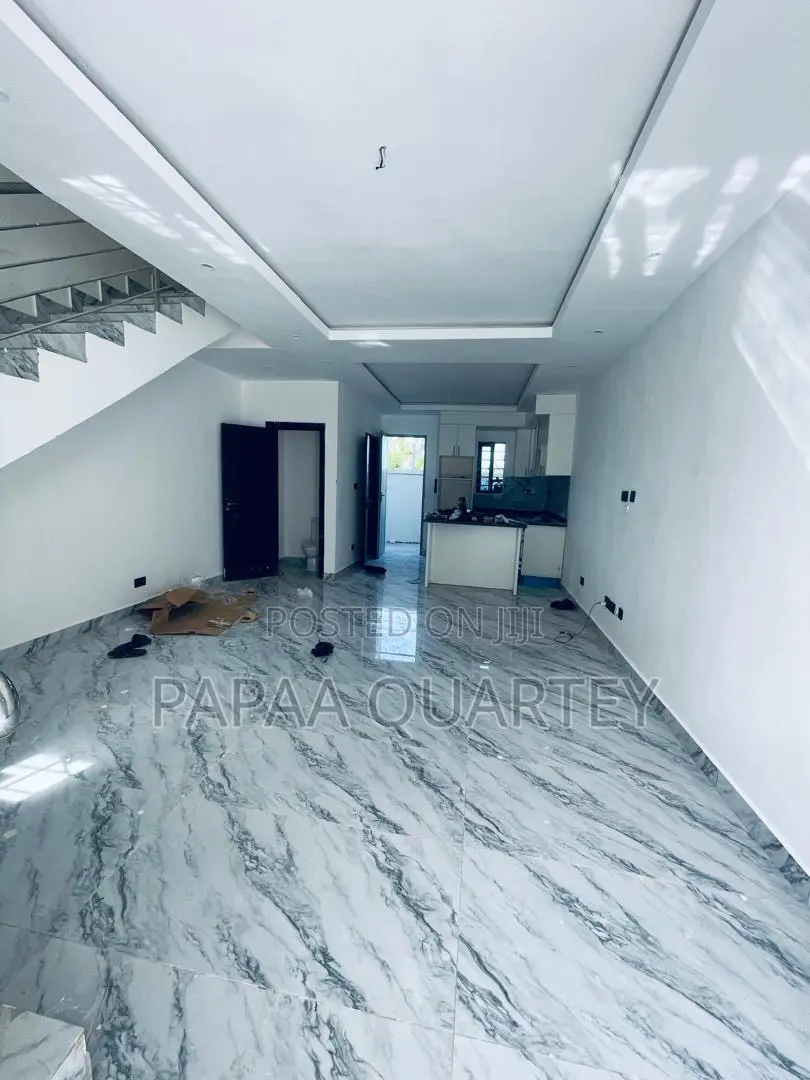 9bdrm House in Ashaley Botwe for sale in Ashaley Botwe