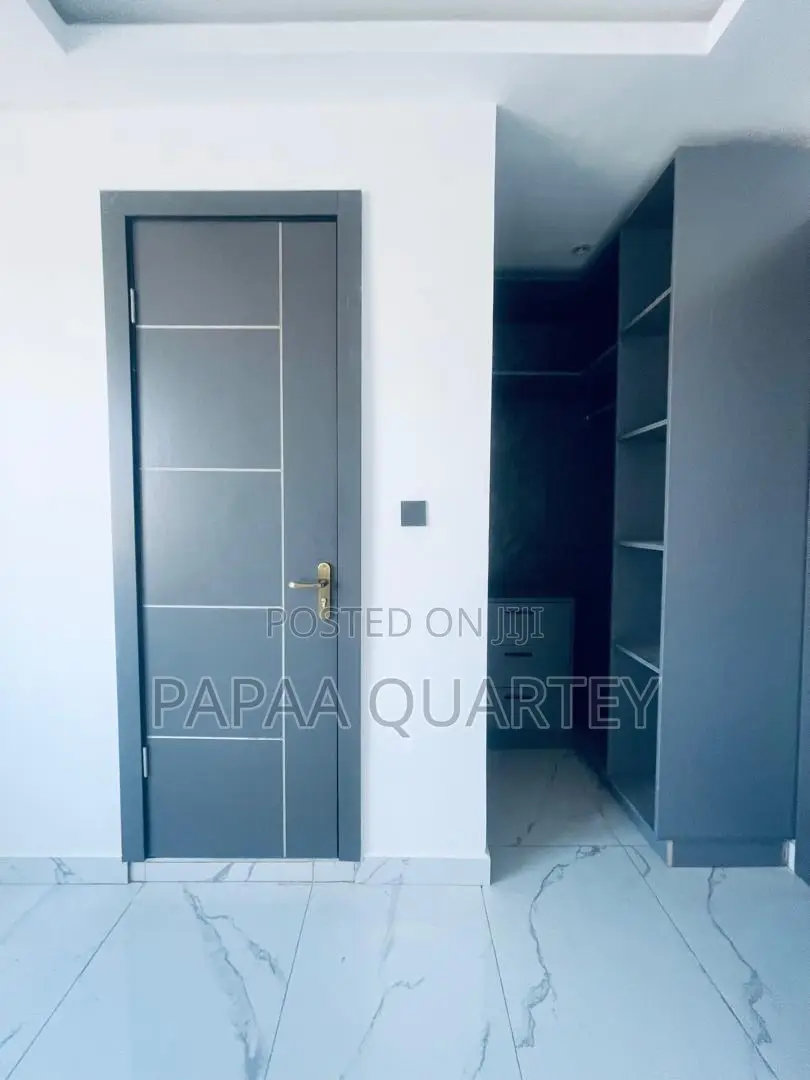 9bdrm House in Ashaley Botwe for sale in Ashaley Botwe