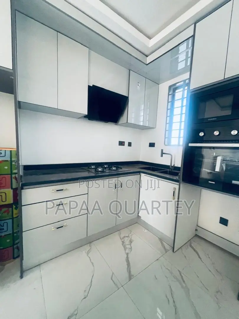 9bdrm House in Ashaley Botwe for sale in Ashaley Botwe