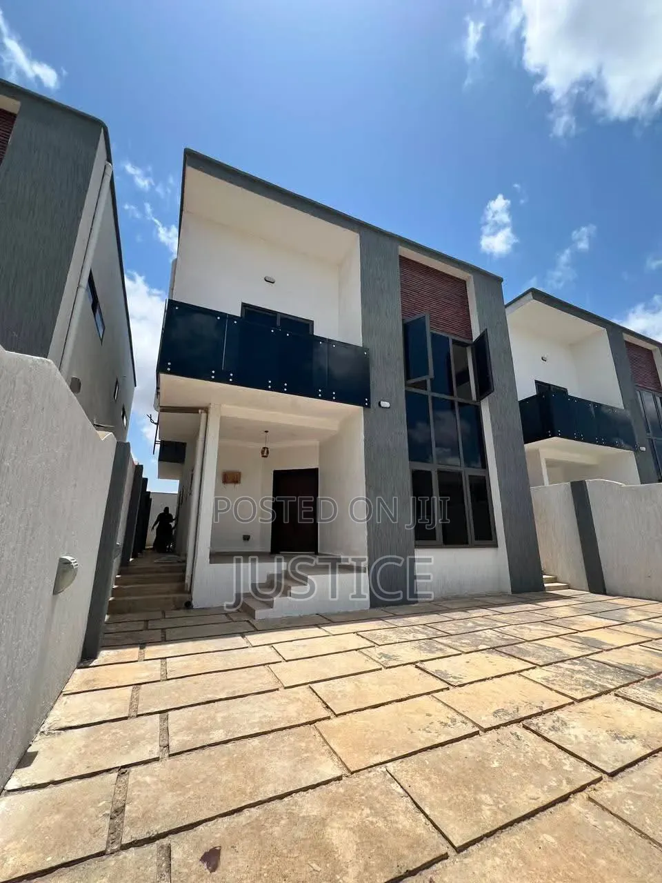 4bdrm House in East Airport for sale in Airport Residential Area