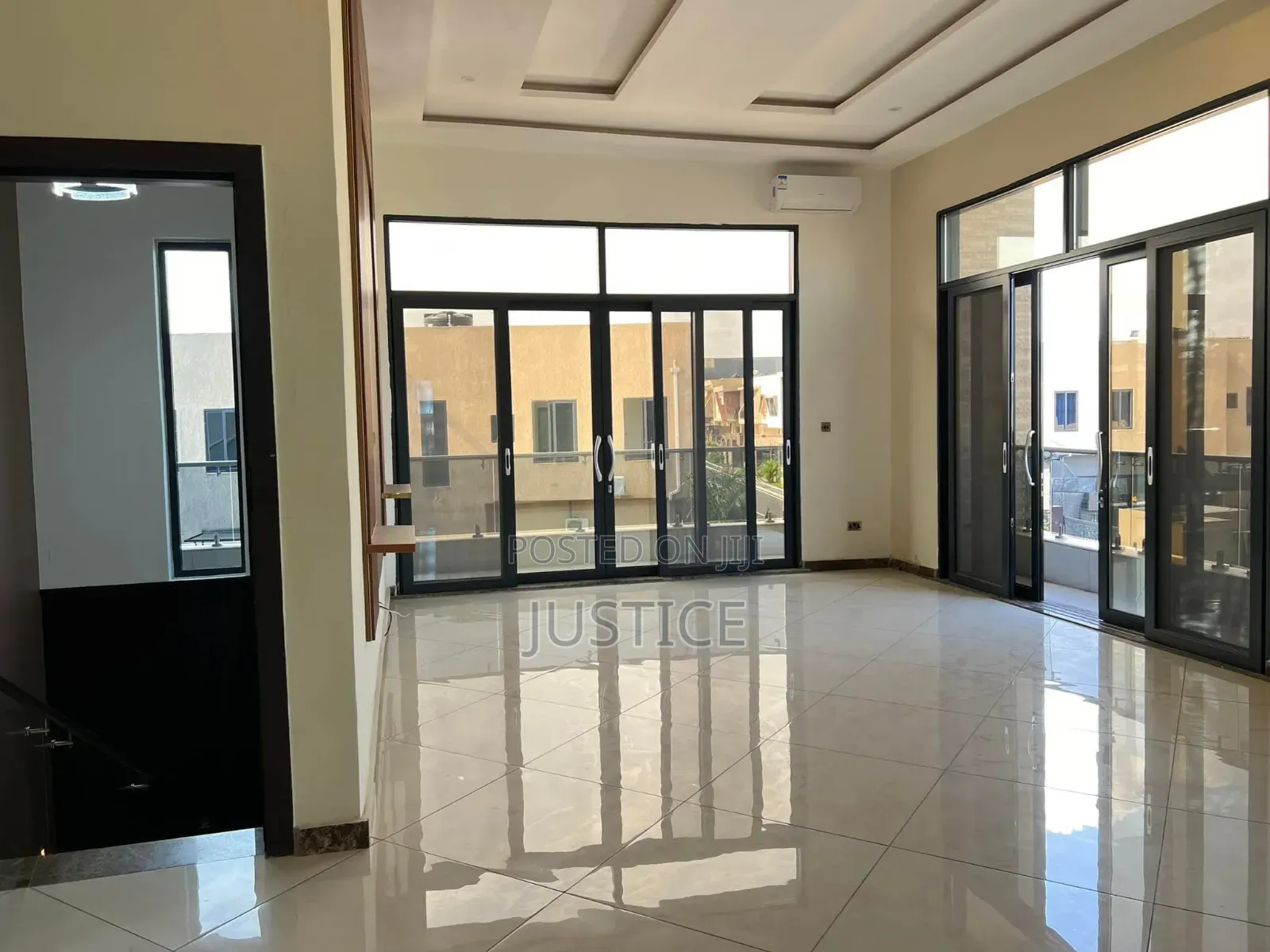 5bdrm House in East Airport for sale in Airport Residential Area