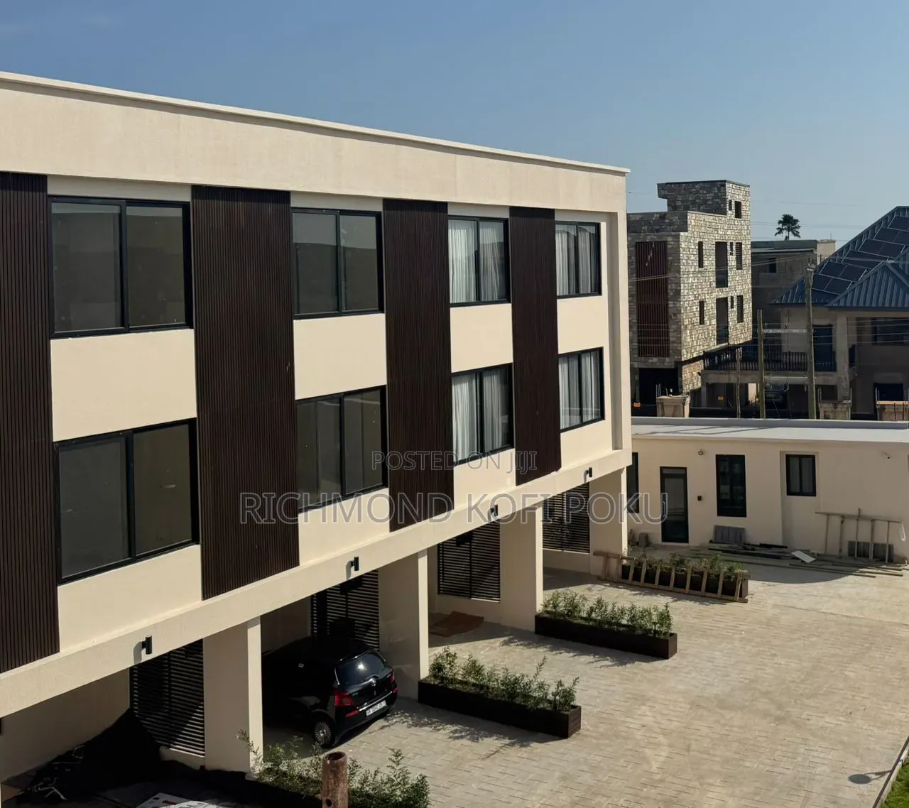 Furnished 3bdrm Townhouse / Terrace in Kofis Realty, Lashibi for rent in Lashibi