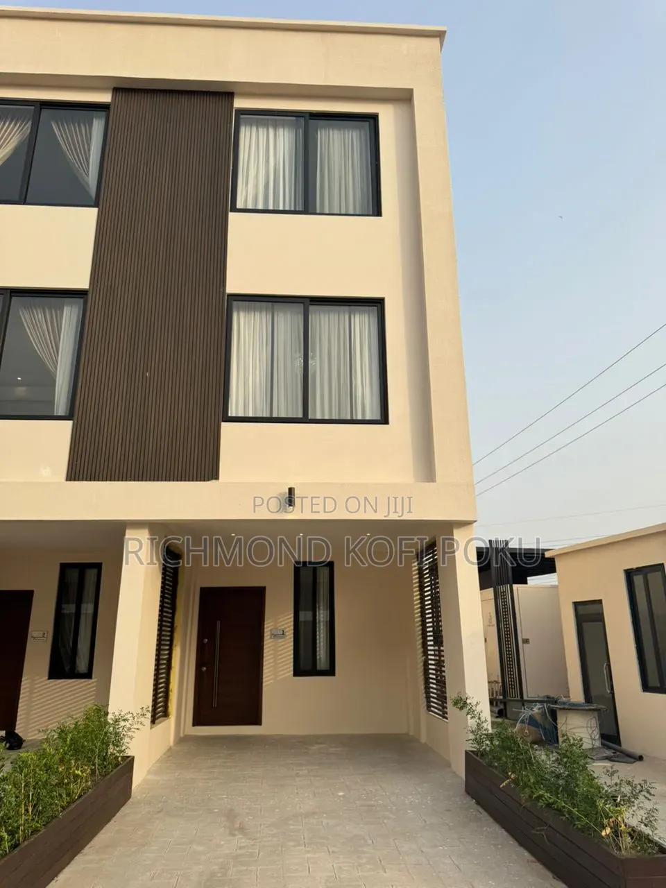 Furnished 3bdrm Townhouse / Terrace in Kofis Realty, Lashibi for rent in Lashibi