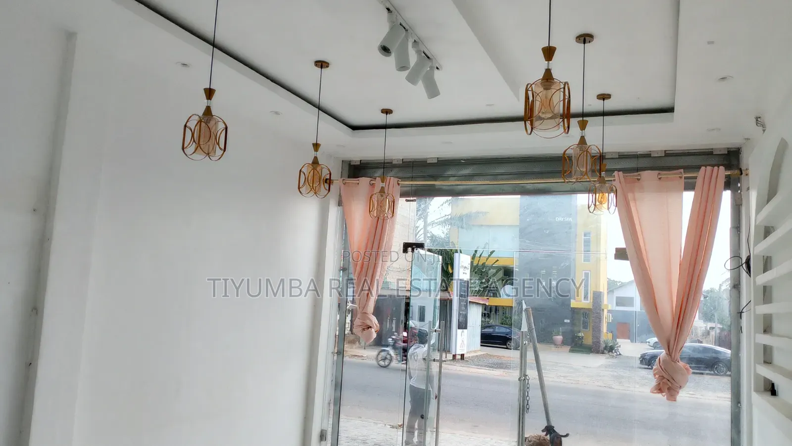 Shop Space for Rent at East Legon. in Bawaleshie