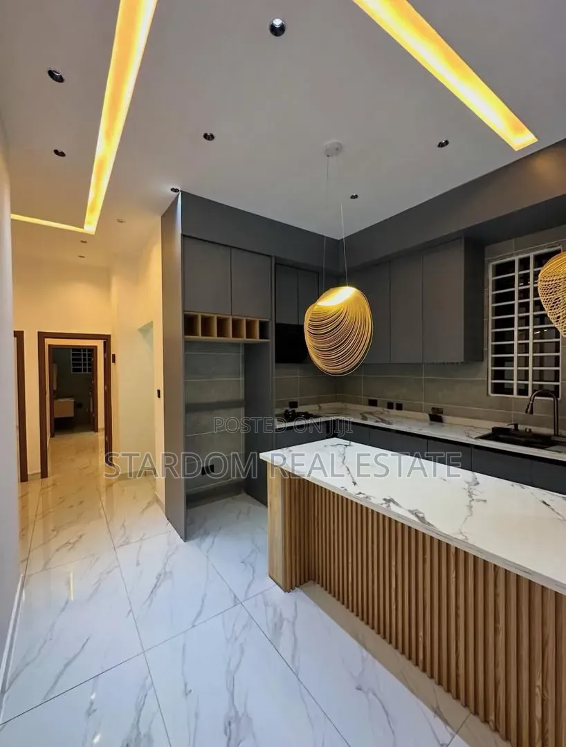 3bdrm Bungalow in Lakeside Estate for sale in Lake Side Estate