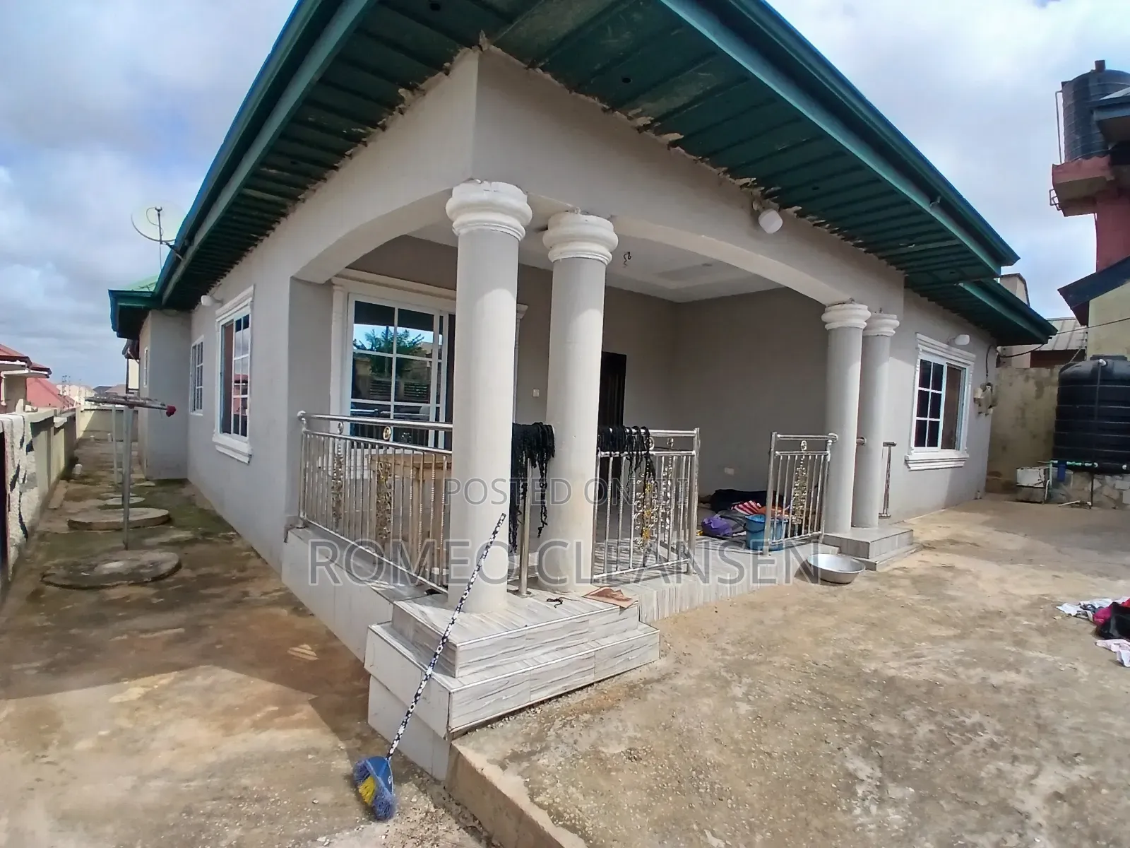 3bdrm House in Atonsu Feyiase, Kumasi Metropolitan for sale in Kumasi Metropolitan