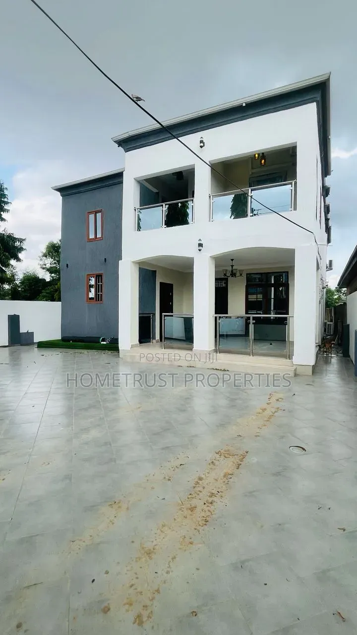 Furnished 6bdrm Duplex in Ablekuma Ga Odumase, Pentecost for sale in Pentecost