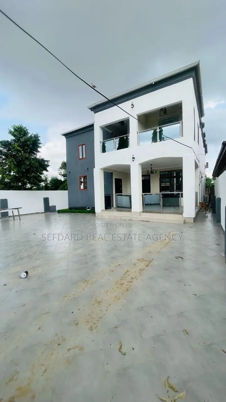 Furnished 6bdrm Duplex in Sefdard Properties, Ablekuma for sale in Ablekuma