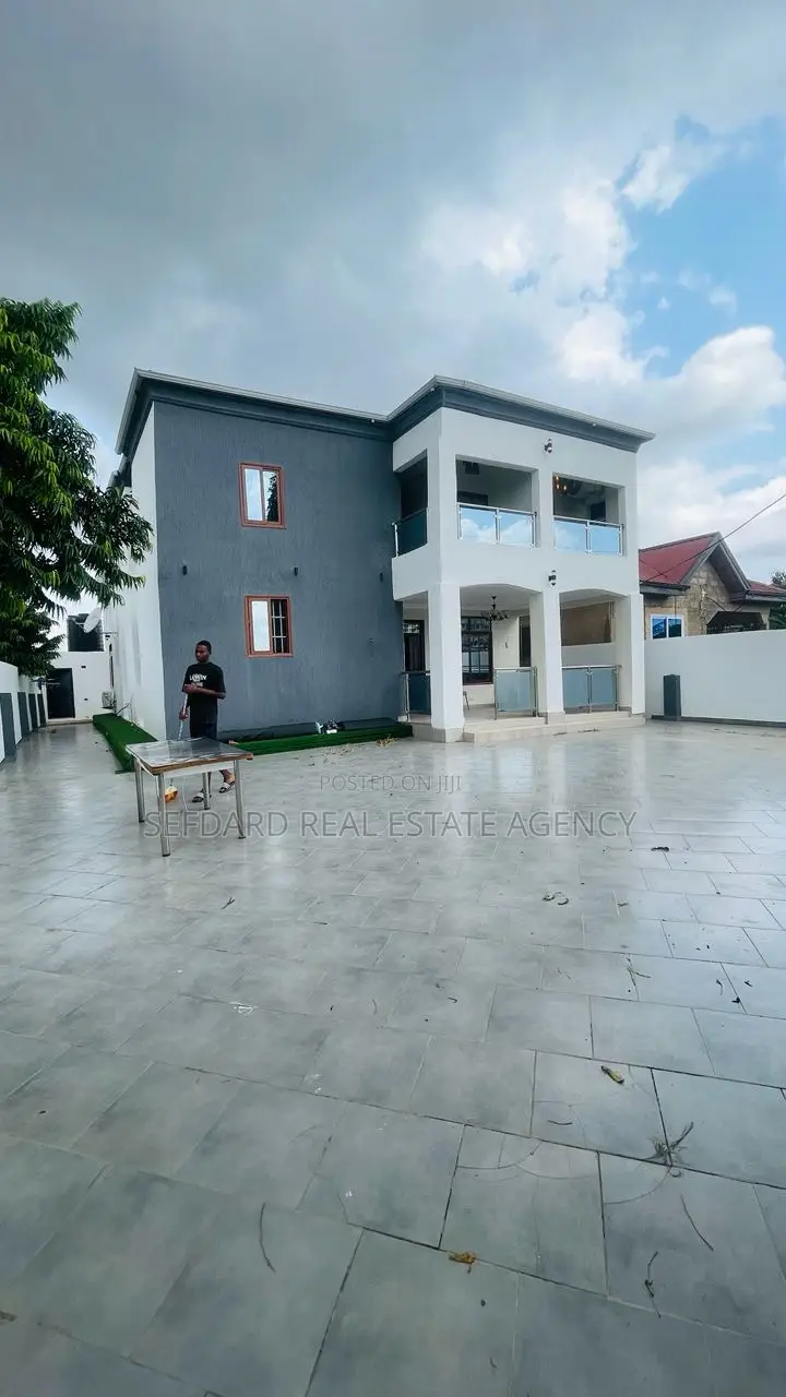 Furnished 6bdrm Duplex in Sefdard Properties, Ablekuma for sale in Ablekuma