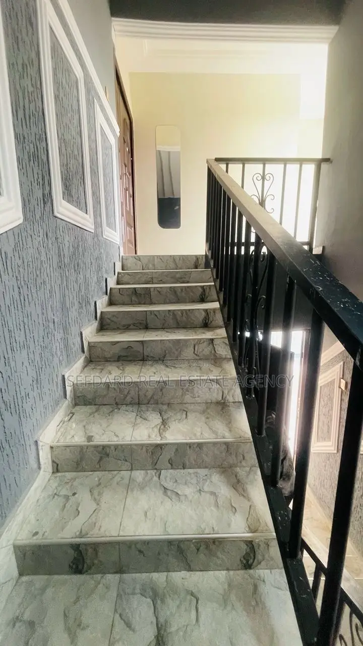 Furnished 6bdrm Duplex in Sefdard Properties, Ablekuma for sale in Ablekuma