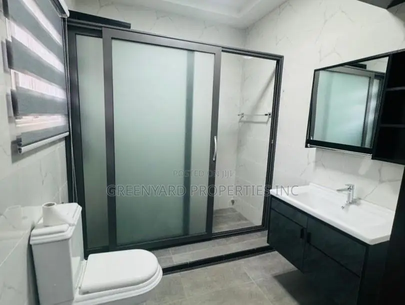 Furnished 4bdrm Townhouse / Terrace in American House, East Legon in East Legon