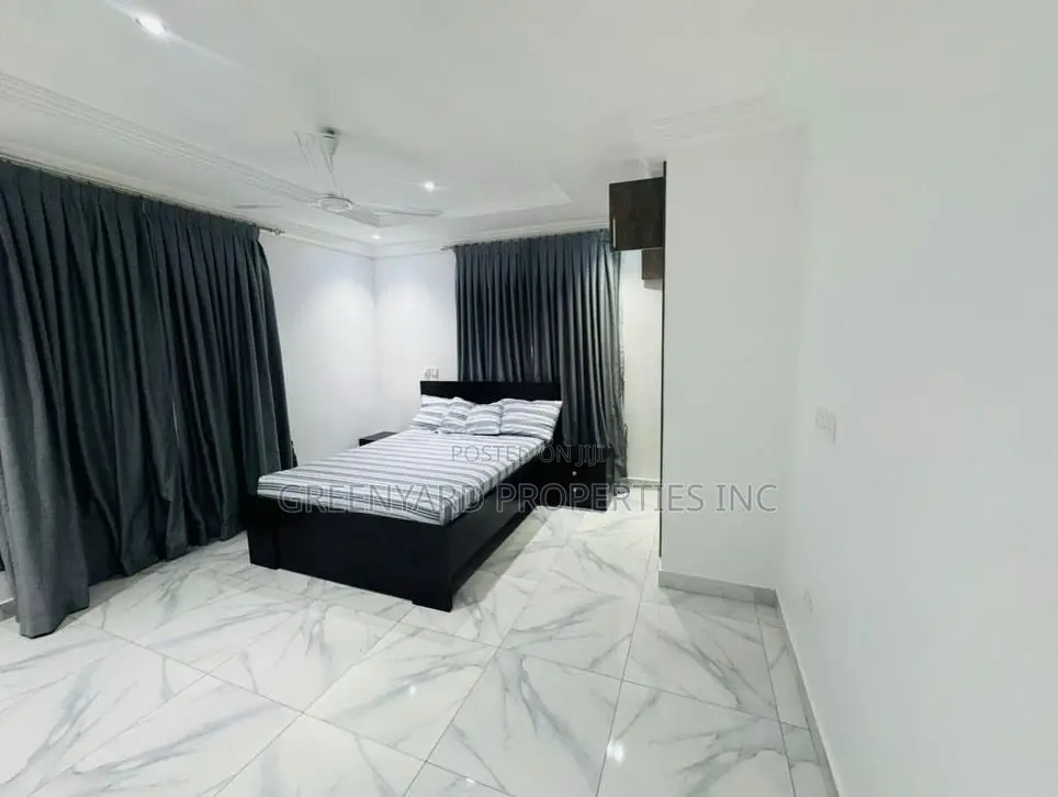 Furnished 4bdrm Townhouse / Terrace in American House, East Legon in East Legon