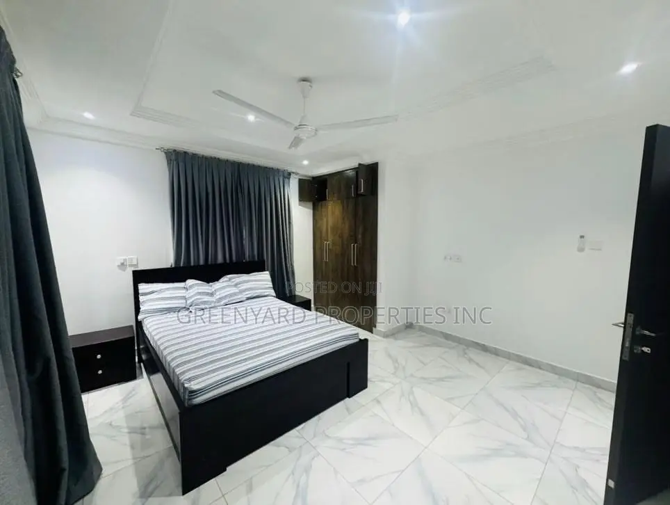 Furnished 4bdrm Townhouse / Terrace in American House, East Legon in East Legon