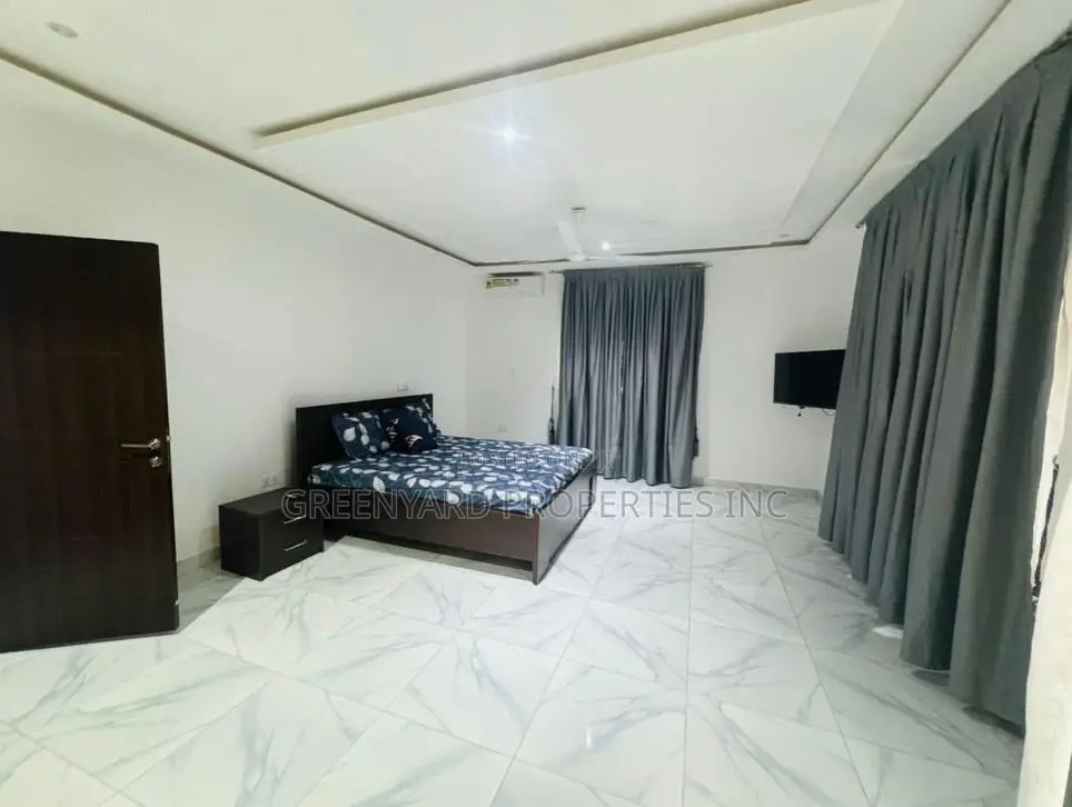 Furnished 4bdrm Townhouse / Terrace in American House, East Legon in East Legon