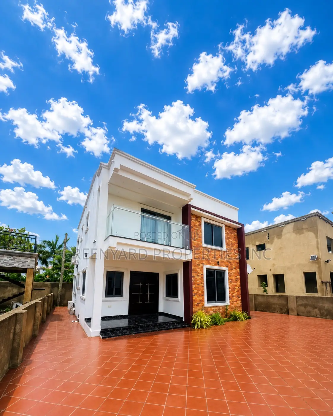 Furnished 4bdrm Townhouse / Terrace in American House, East Legon in East Legon