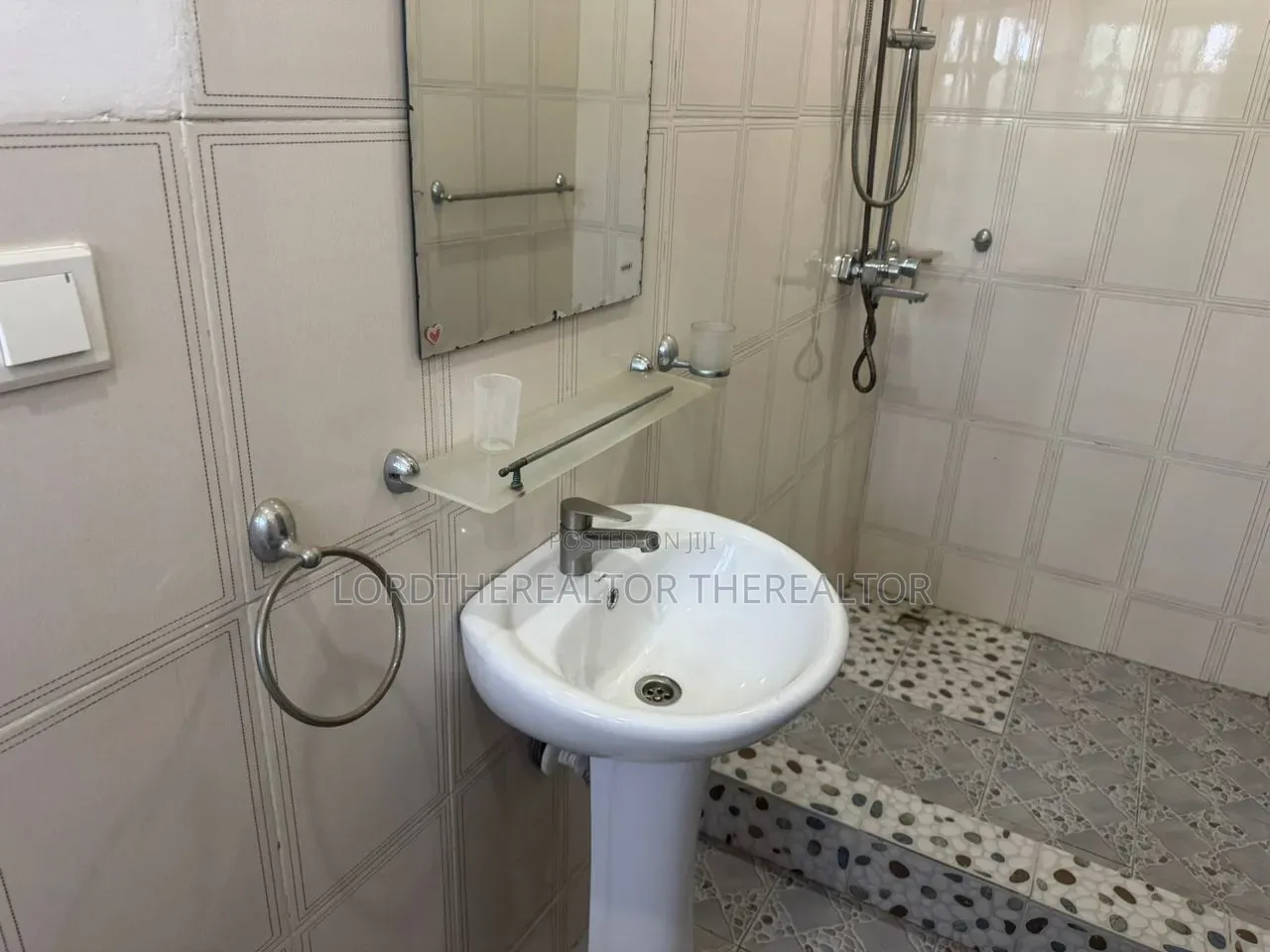 3bdrm Apartment in Ola Achool Area for rent in Ola Achool Area