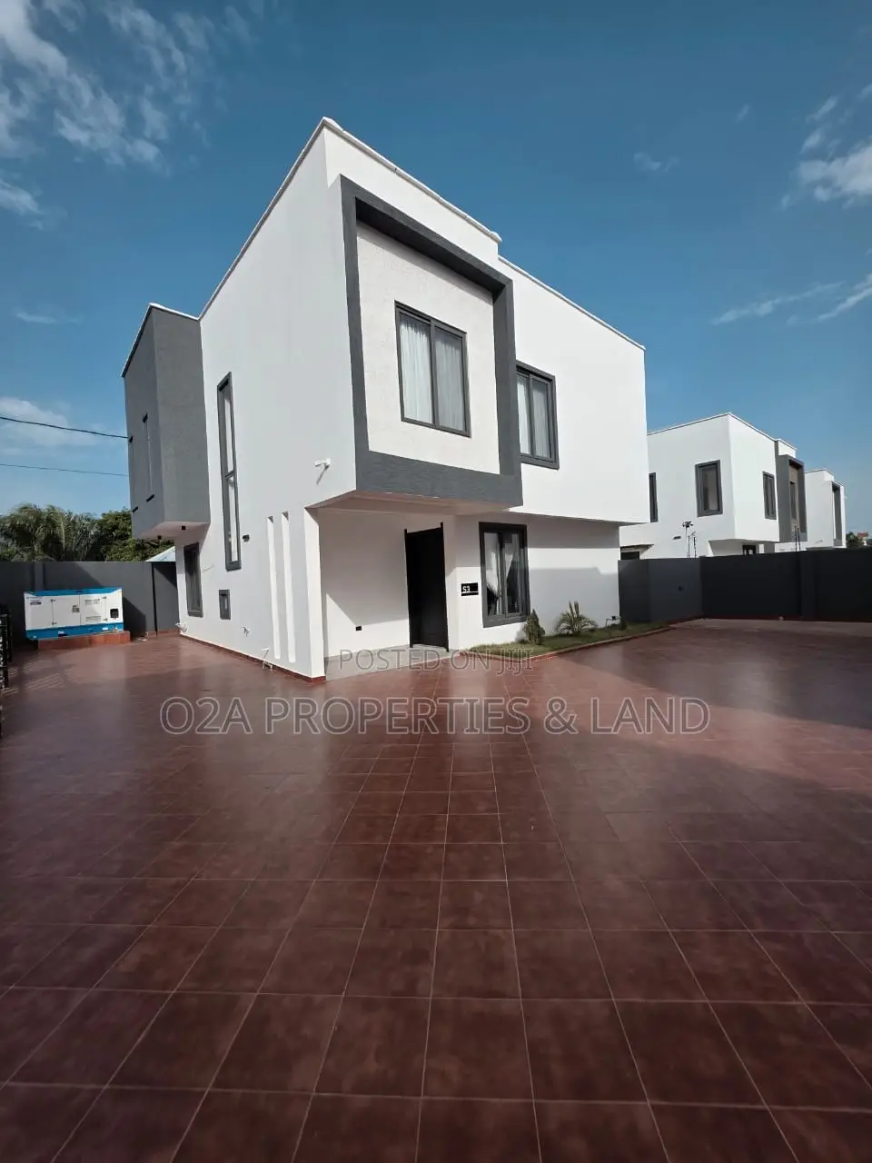 Furnished 3bdrm Townhouse / Terrace in East Legon, Police Station in Police Station