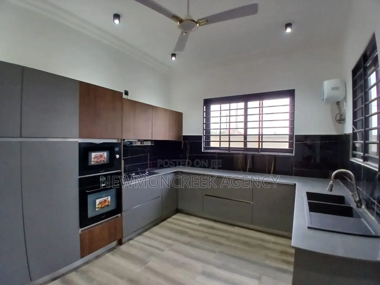 4bdrm Duplex in Lakeside Estates, Accra Metropolitan for sale in Accra Metropolitan