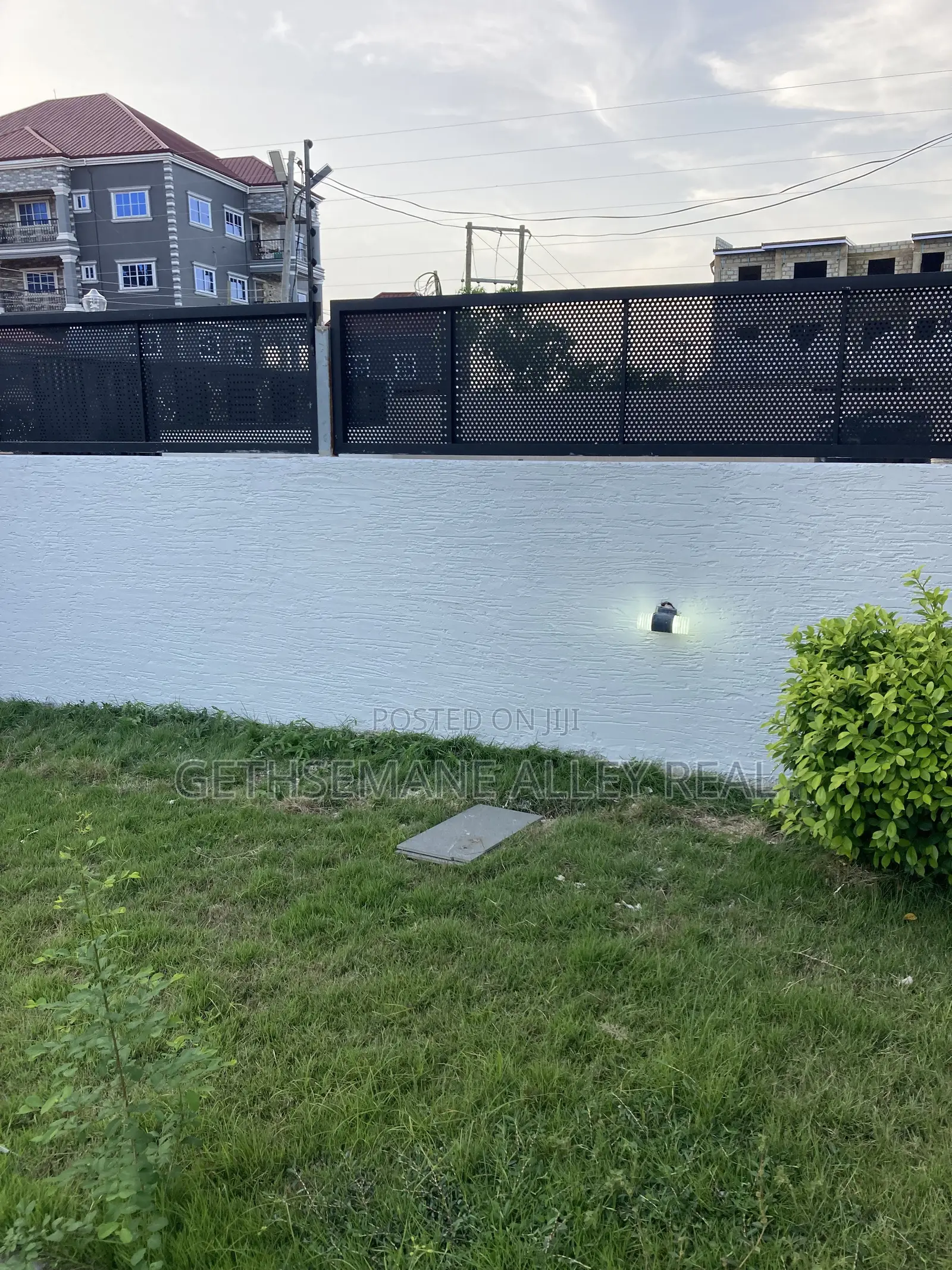 5bdrm House in West Hills for sale in West Hills Mall Area