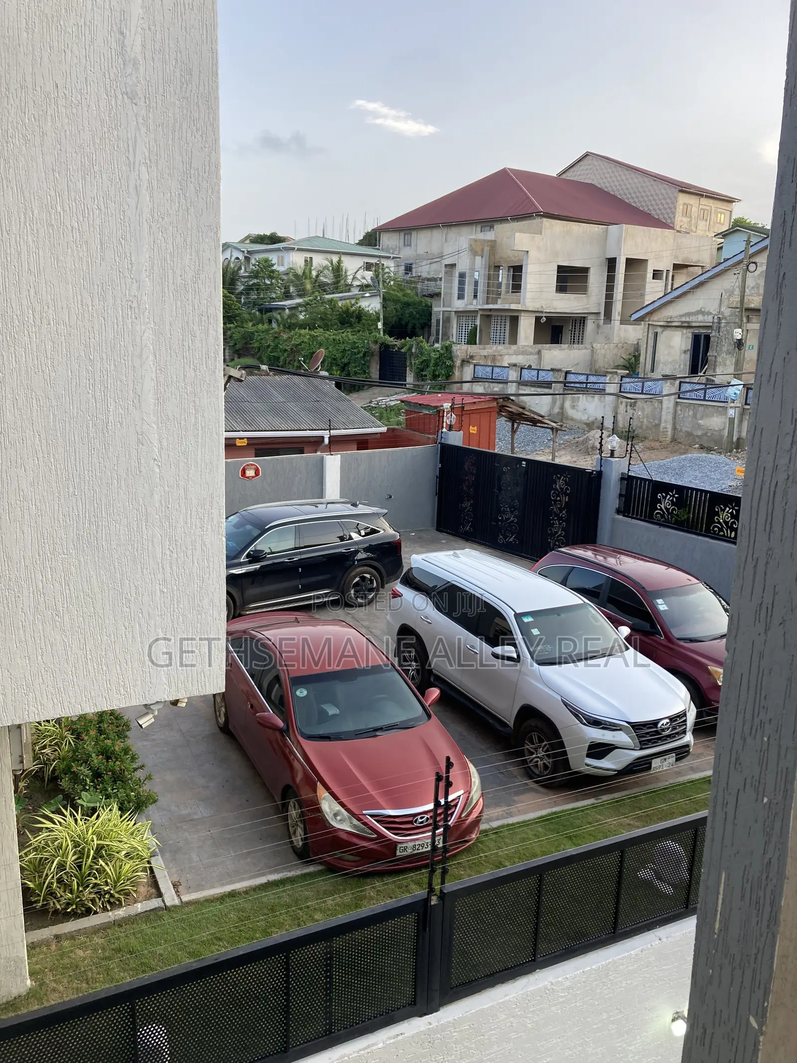 5bdrm House in West Hills for sale in West Hills Mall Area