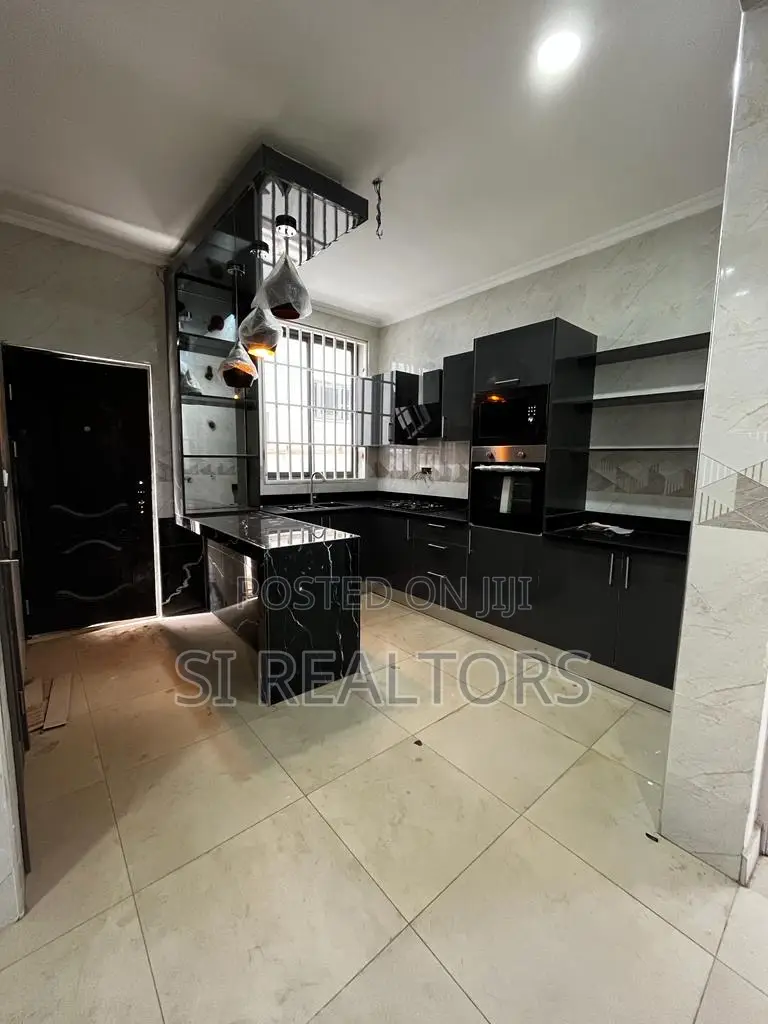 4bdrm Duplex in Community 16, Sakumono for sale in Sakumono