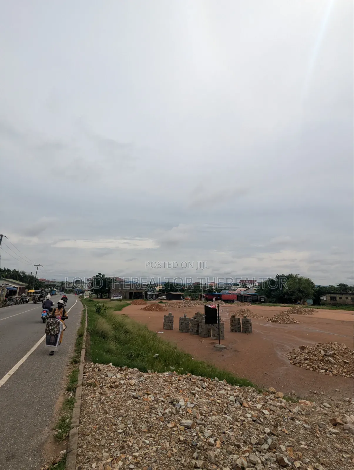 Titled Road Land in Amasaman