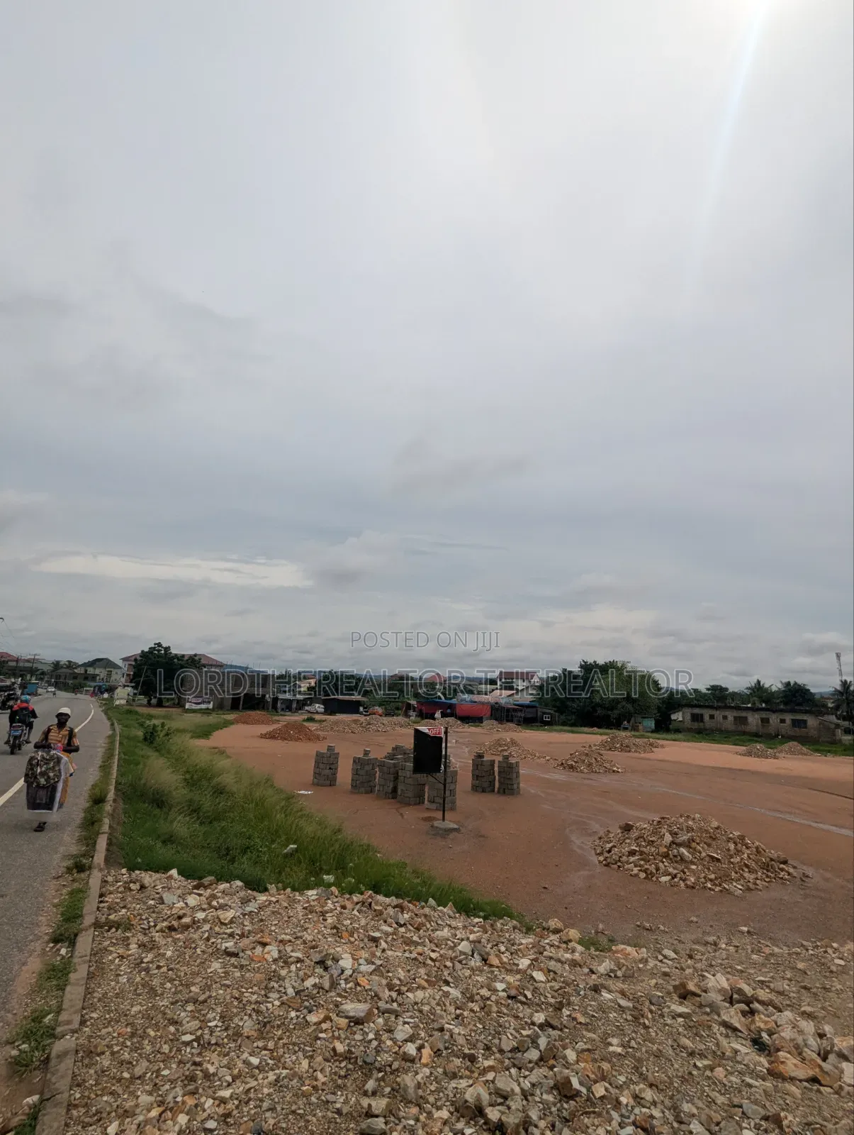 Titled Road Land in Amasaman