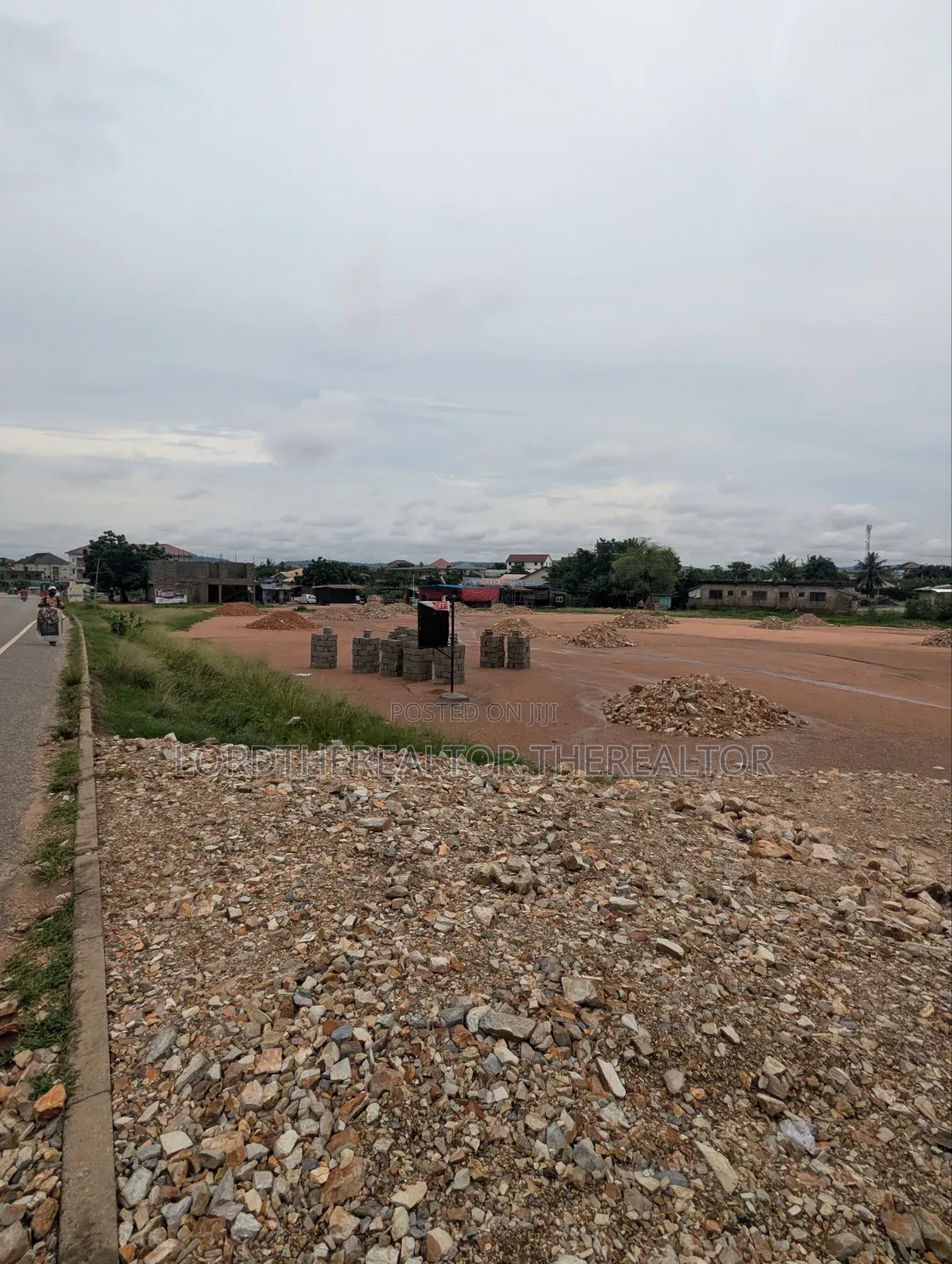 Titled Road Land in Amasaman