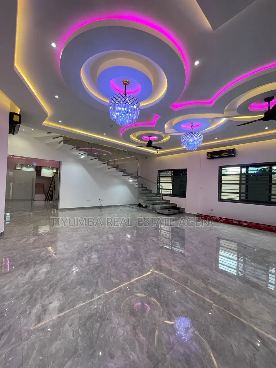 6bdrm Mansion in Tiyumba, Police Station for sale in Police Station
