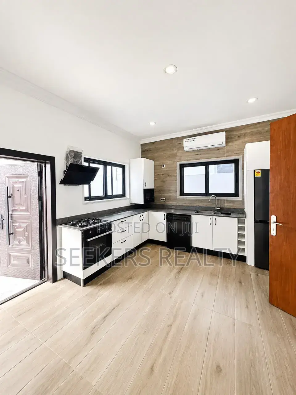4bdrm Townhouse / Terrace in Seekers Realty, American House for rent in American House