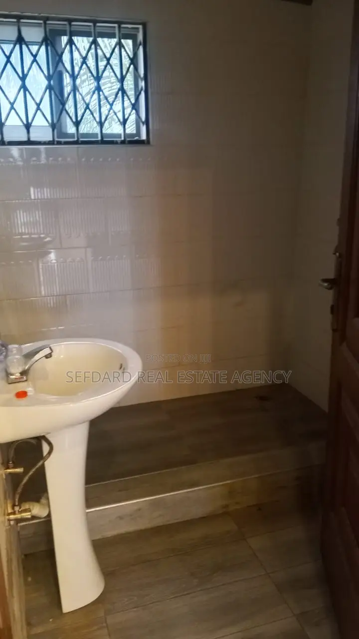 2bdrm Apartment in Sefdard Properties, Ablekuma for rent in Ablekuma