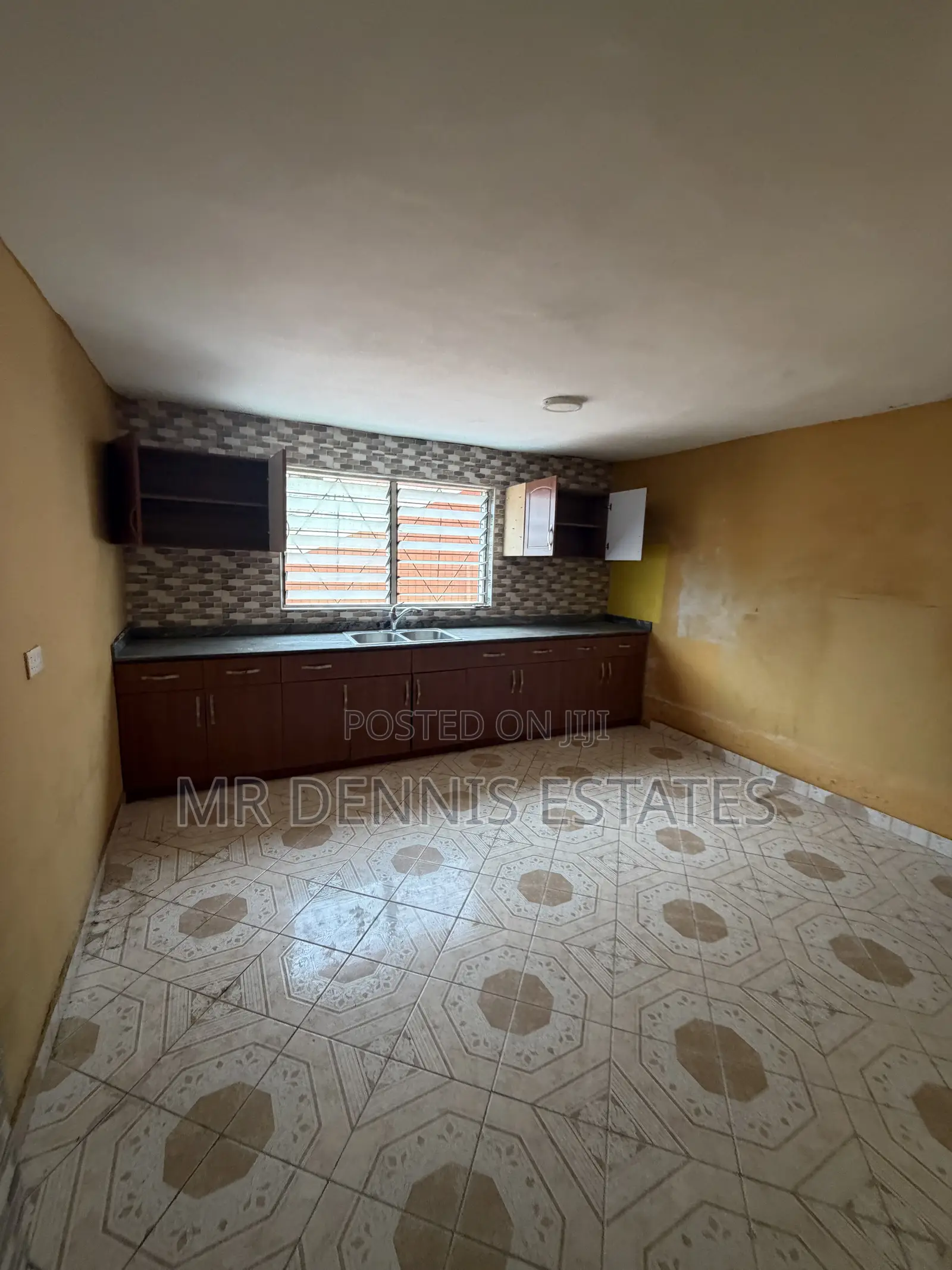 3bdrm Apartment in Weija Old Barrier for rent in Old Barrier