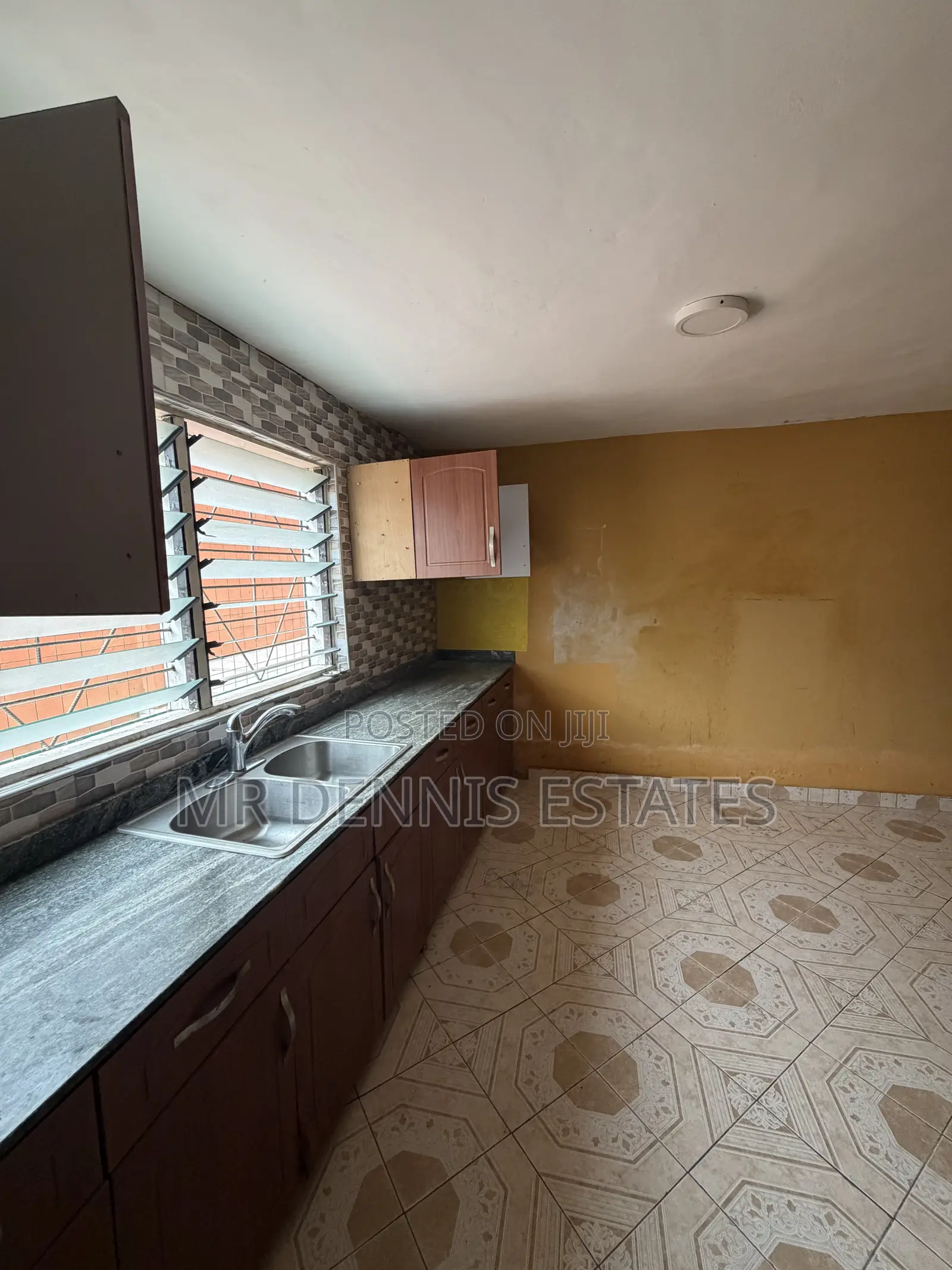 3bdrm Apartment in Weija Old Barrier for rent in Old Barrier