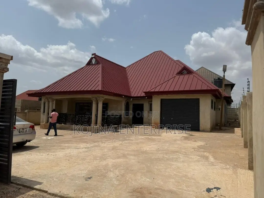4bdrm Condo in Yabi, Kumasi Metropolitan for sale in Kumasi Metropolitan