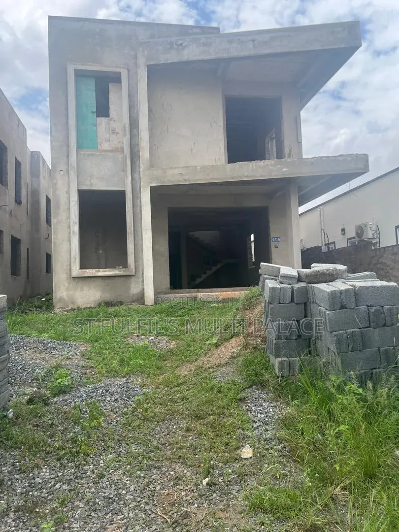 4bdrm House in Lakeside for sale in Lake Side Estate