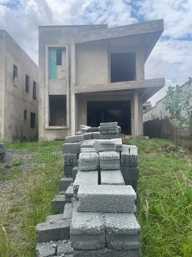 4bdrm House in Lakeside for sale in Lake Side Estate