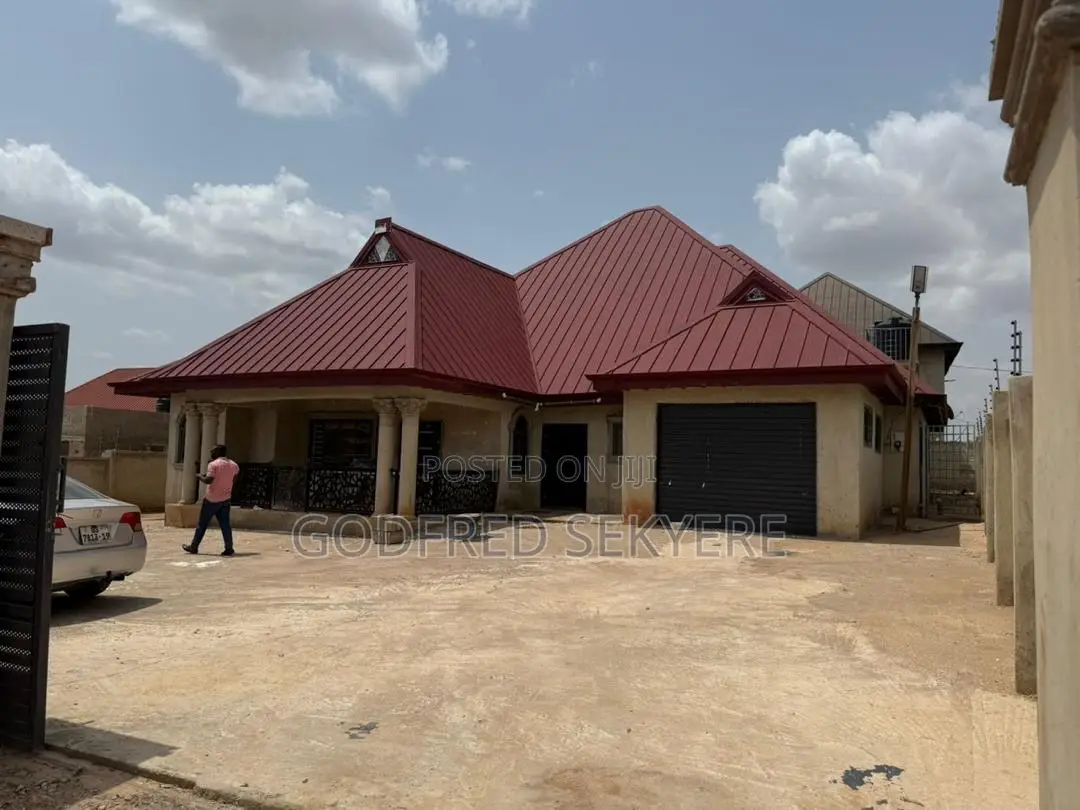 5bdrm House in Kwadaso Yabi, Kumasi Metropolitan for sale in Kumasi Metropolitan