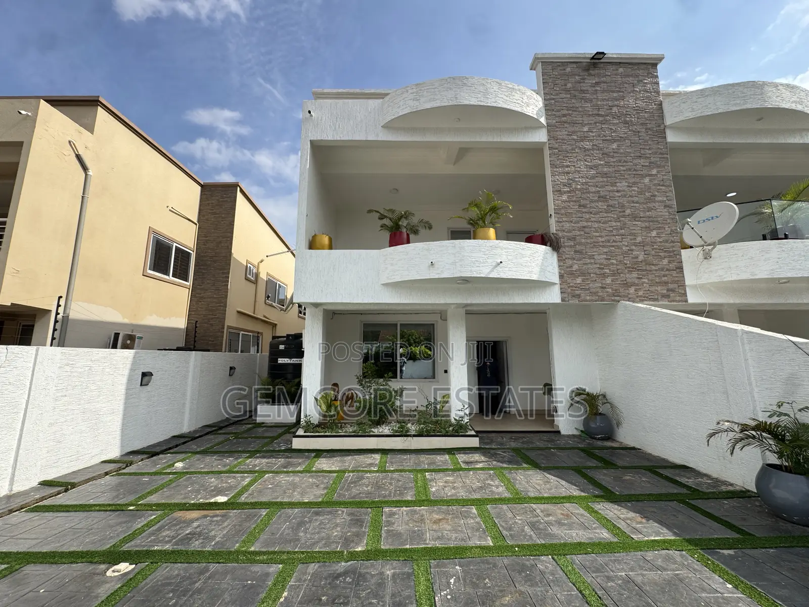 3bdrm Townhouse / Terrace in School Junction, Ashaley Botwe for rent in Ashaley Botwe