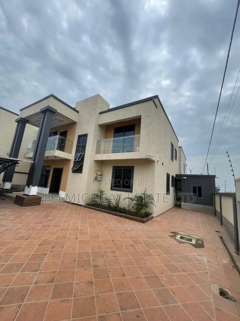 4bdrm Duplex in Felmic Real Estate, Police Station for sale in Police Station